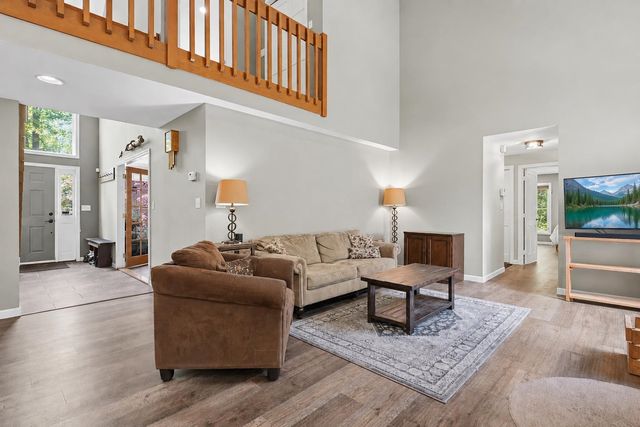 16 Hillsboro Circle, Milford, NH 03055