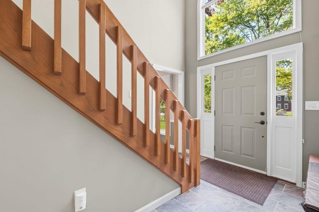 16 Hillsboro Circle, Milford, NH 03055