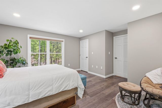 16 Hillsboro Circle, Milford, NH 03055