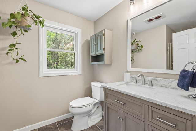 16 Hillsboro Circle, Milford, NH 03055