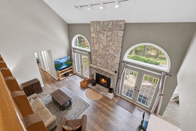 16 Hillsboro Circle, Milford, NH 03055