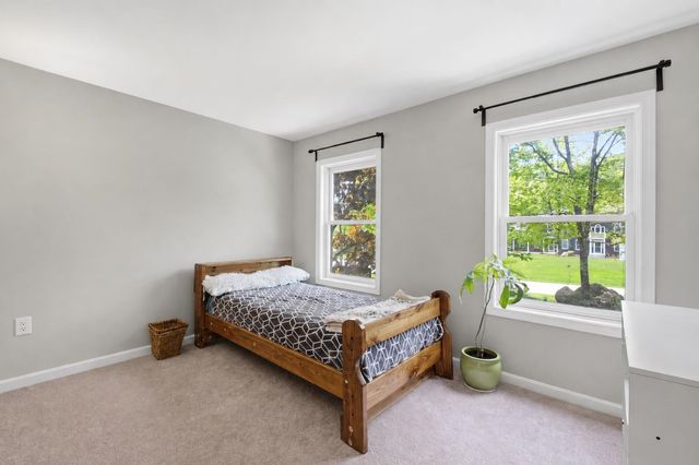 16 Hillsboro Circle, Milford, NH 03055