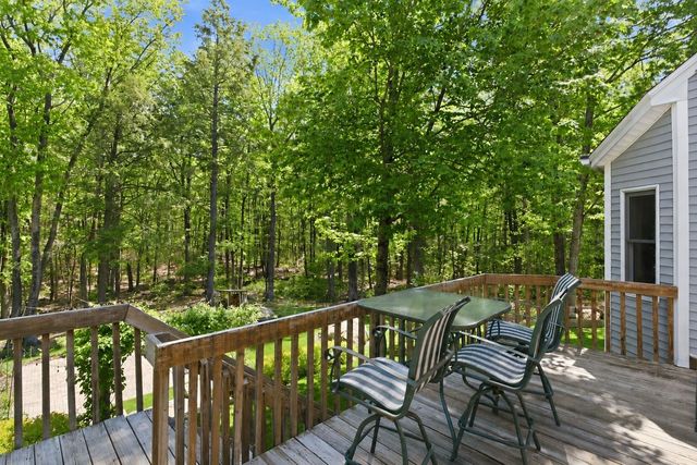 16 Hillsboro Circle, Milford, NH 03055