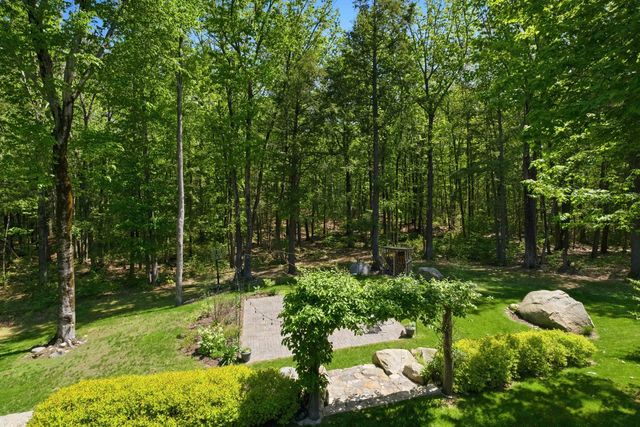 16 Hillsboro Circle, Milford, NH 03055