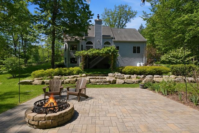 16 Hillsboro Circle, Milford, NH 03055