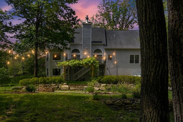 16 Hillsboro Circle, Milford, NH 03055