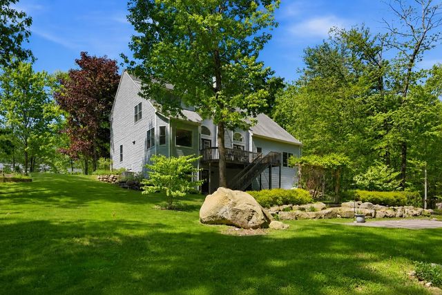 16 Hillsboro Circle, Milford, NH 03055