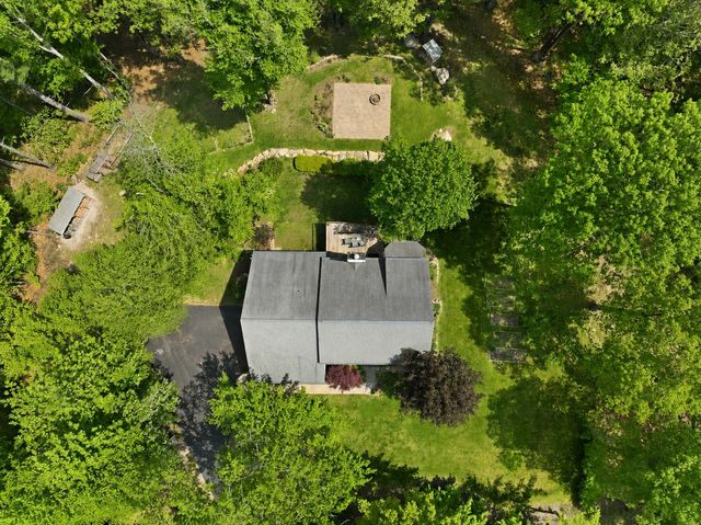 16 Hillsboro Circle, Milford, NH 03055