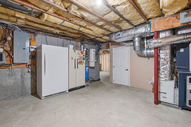 16 Hillsboro Circle, Milford, NH 03055