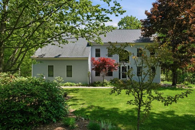 16 Hillsboro Circle, Milford, NH 03055