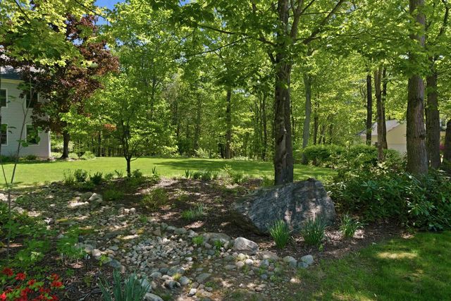16 Hillsboro Circle, Milford, NH 03055