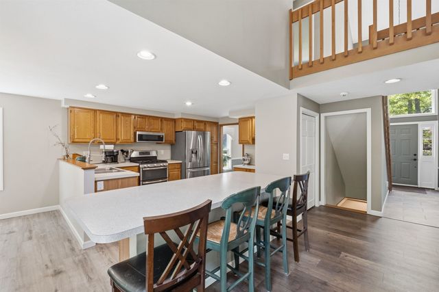 16 Hillsboro Circle, Milford, NH 03055
