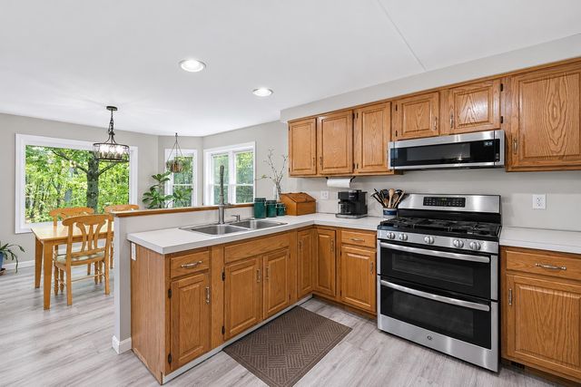 16 Hillsboro Circle, Milford, NH 03055