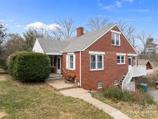 833 Sand Hill Road, Asheville, NC 28806