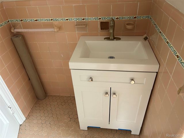 16624 Parkside Street, Detroit, MI 48221