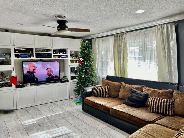 1181 Robert Dr, Yuba City, CA 95993