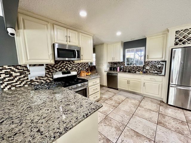 1181 Robert Dr, Yuba City, CA 95993