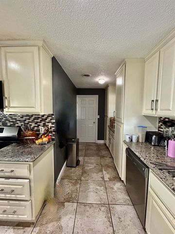 1181 Robert Dr, Yuba City, CA 95993