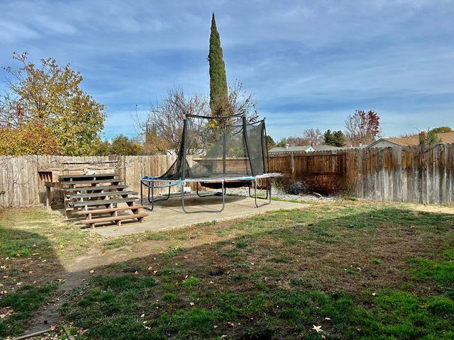 1181 Robert Dr, Yuba City, CA 95993