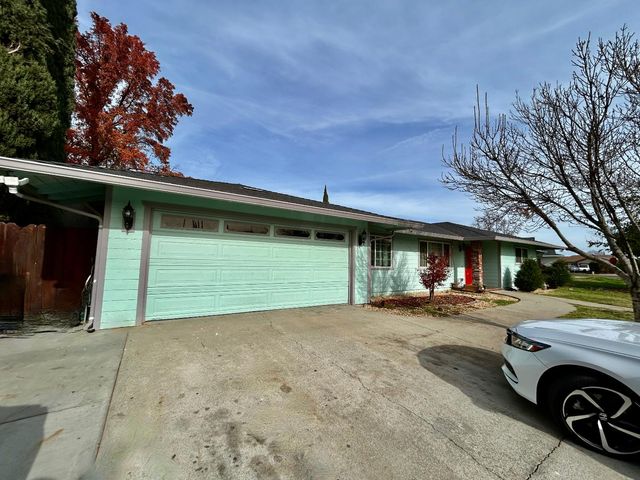 1181 Robert Dr, Yuba City, CA 95993