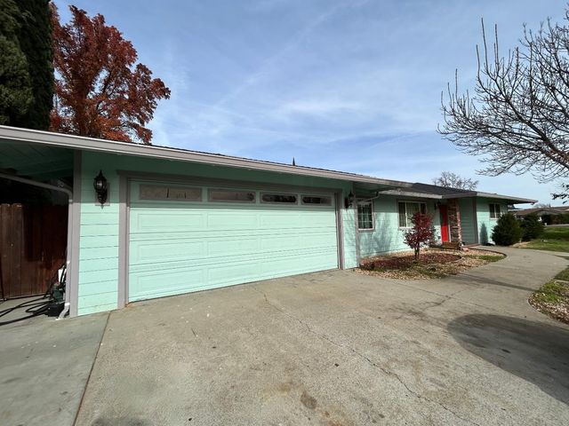 1181 Robert Dr, Yuba City, CA 95993