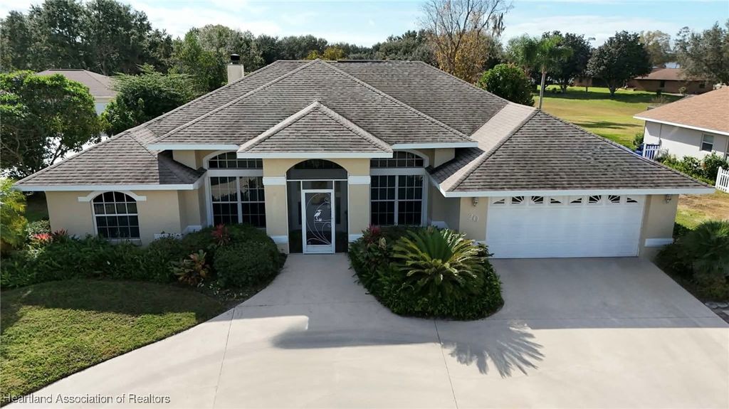 20 Meadowlake Circle N, Lake Placid, FL 33852