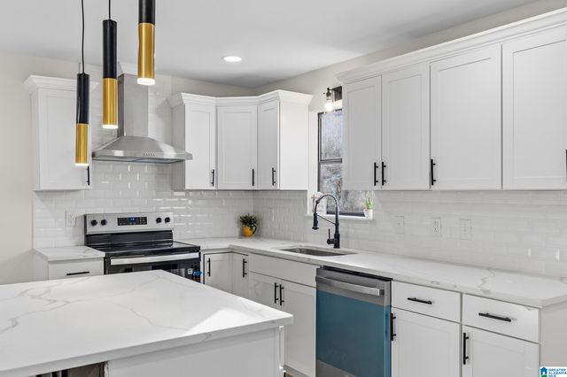 125 MOUNTAIN PARKWAY, Maylene, AL 35114