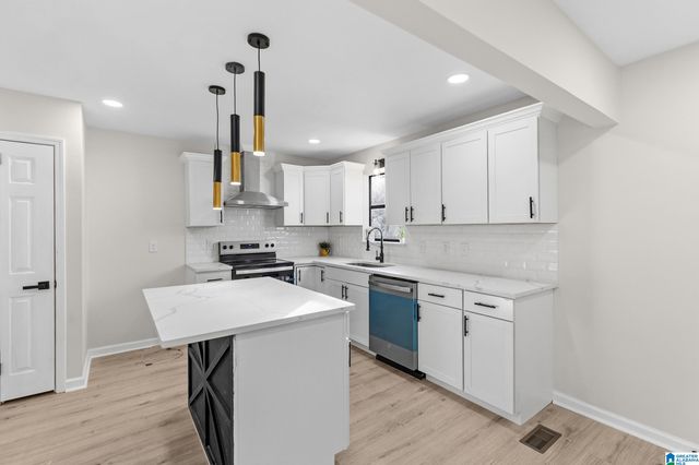 125 MOUNTAIN PARKWAY, Maylene, AL 35114