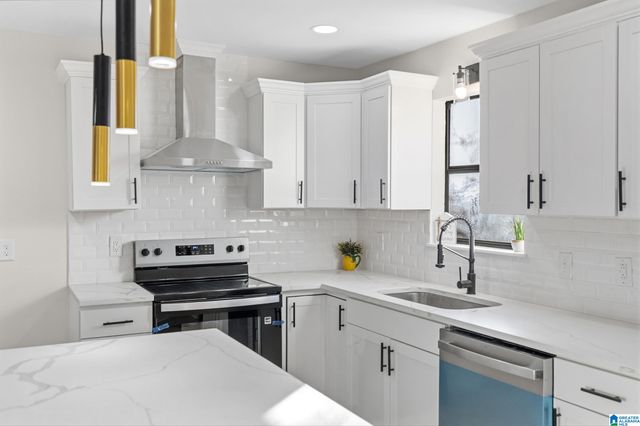 125 MOUNTAIN PARKWAY, Maylene, AL 35114