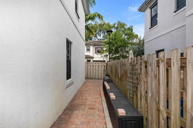 2820 SW 17th Avenue, Fort Lauderdale, FL 33315
