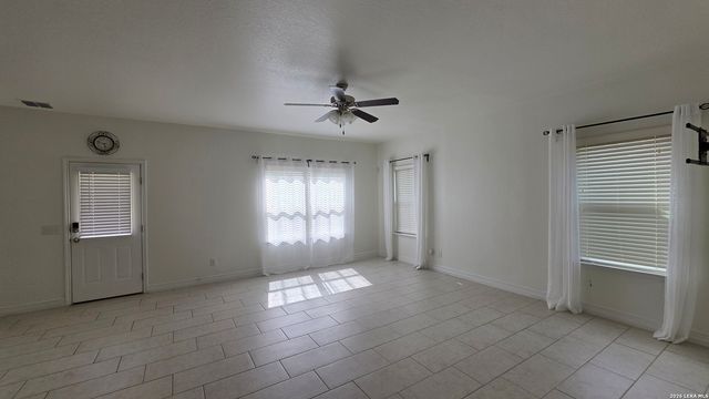 4902 EAGLE VALLEY ST, Schertz, TX 78108