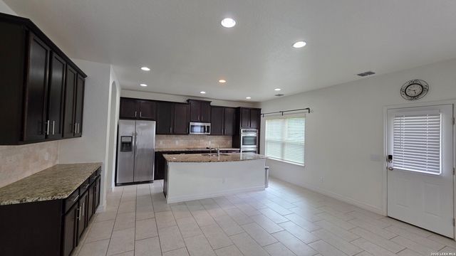 4902 EAGLE VALLEY ST, Schertz, TX 78108