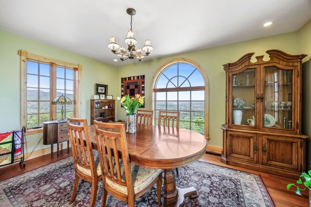 2816 Quail Run Road, Talent, OR 97540