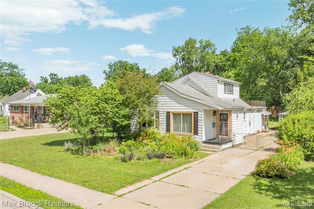 30066 Bock Street, Garden City, MI 48135