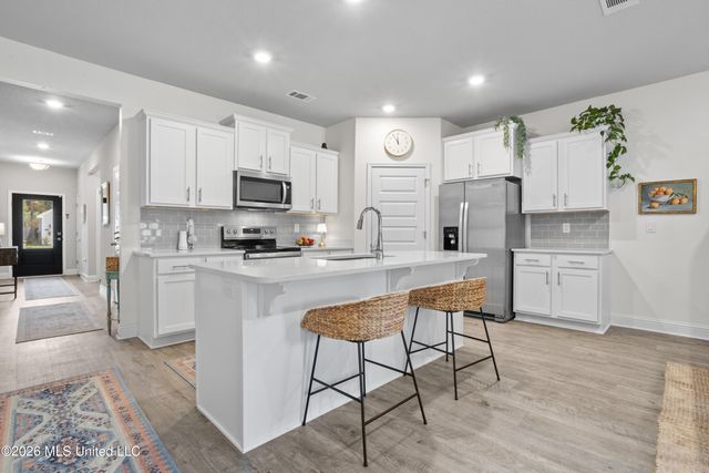 7777 Coral Lane, Ocean Springs, MS 39564