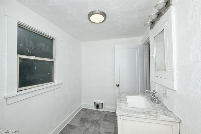 1313 Manchester Road, Akron, OH 44319