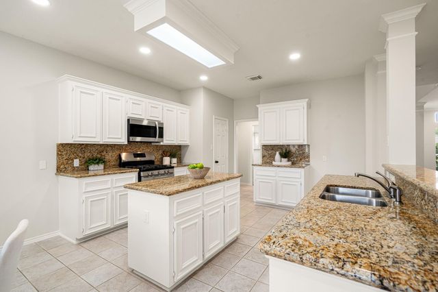 22 Crestview Trail, Houston, TX 77082