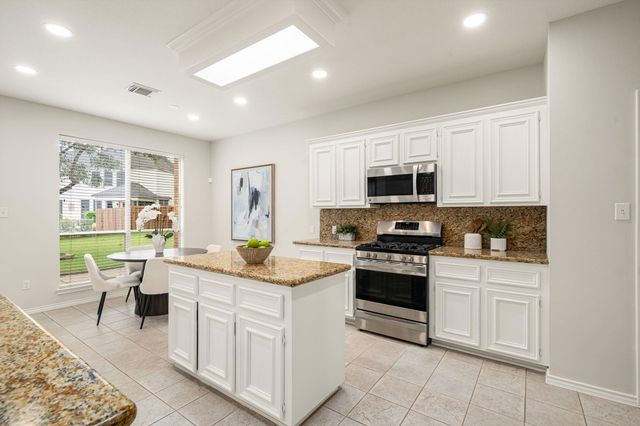 22 Crestview Trail, Houston, TX 77082