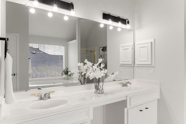 22 Crestview Trail, Houston, TX 77082