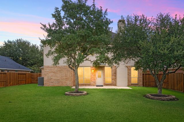 22 Crestview Trail, Houston, TX 77082