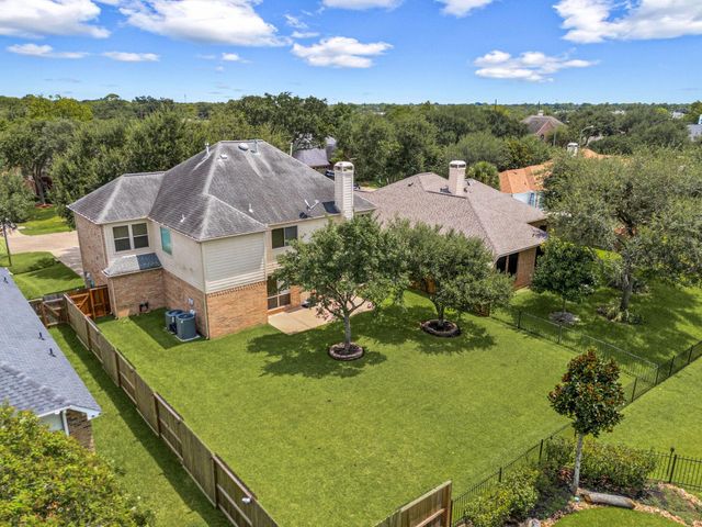 22 Crestview Trail, Houston, TX 77082
