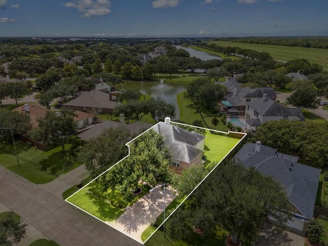 22 Crestview Trail, Houston, TX 77082