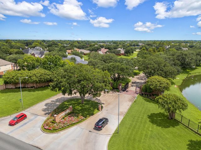 22 Crestview Trail, Houston, TX 77082