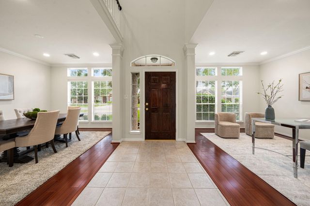 22 Crestview Trail, Houston, TX 77082