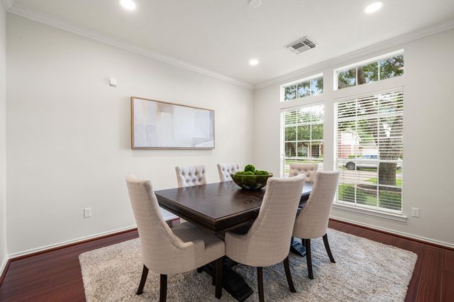 22 Crestview Trail, Houston, TX 77082