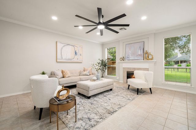 22 Crestview Trail, Houston, TX 77082