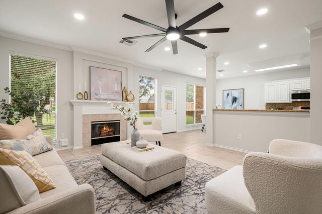 22 Crestview Trail, Houston, TX 77082