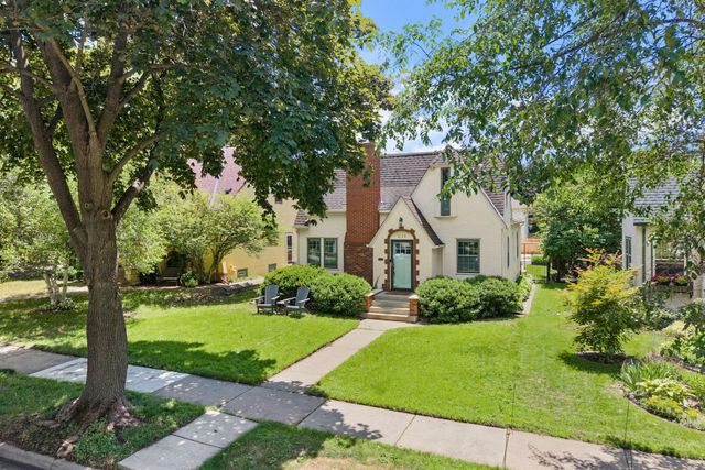2128 Juno Avenue, Saint Paul, MN 55116