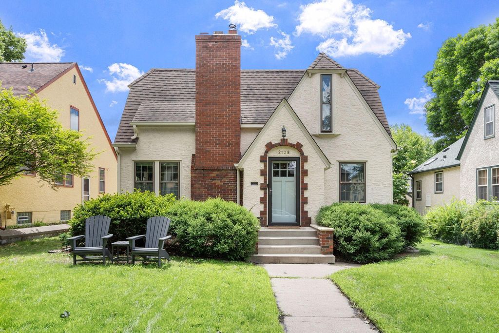 2128 Juno Avenue, Saint Paul, MN 55116