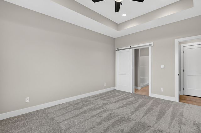 2946 Lake Hill Drive, Des Moines, IA 50320